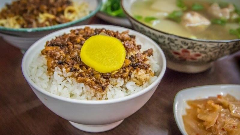 傳統小吃逆襲！享受乾麵Q彈滷肉香