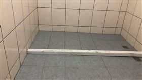 廁所,地板,裝修,師傅,歪協（圖／翻攝自爆怨公社）