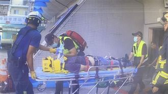 工人維修升降機遭重壓！命危搶救中