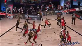 NBA／看傻！35歲詹皇2逆天飛扣
NBA,季後賽,洛杉磯湖人,LeBron James,暴扣
翻攝自YouTube Los Angeles Lakers