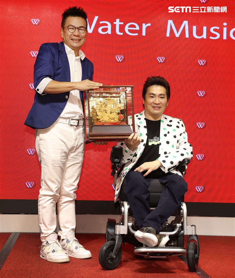 生命鬥士蔡義德台語專輯發片好友沈玉琳站台加油。（記者邱榮吉/攝影）。（記者邱榮吉/攝影）