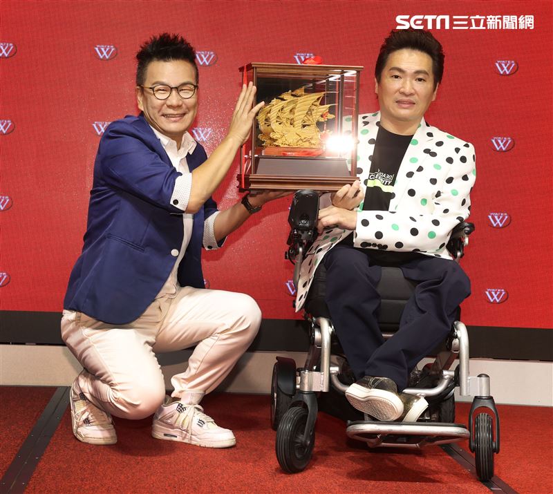 生命鬥士蔡義德台語專輯發片好友沈玉琳站台加油。（記者邱榮吉/攝影）。（記者邱榮吉/攝影）