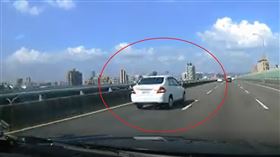 高架橋,鬼切,跨越車道,飄移,爆癈公社（圖／翻攝爆癈公社）