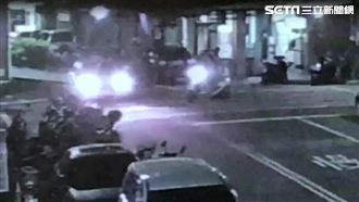 婦「閃紅燈」路口搶快！猛撞小黃慘摔