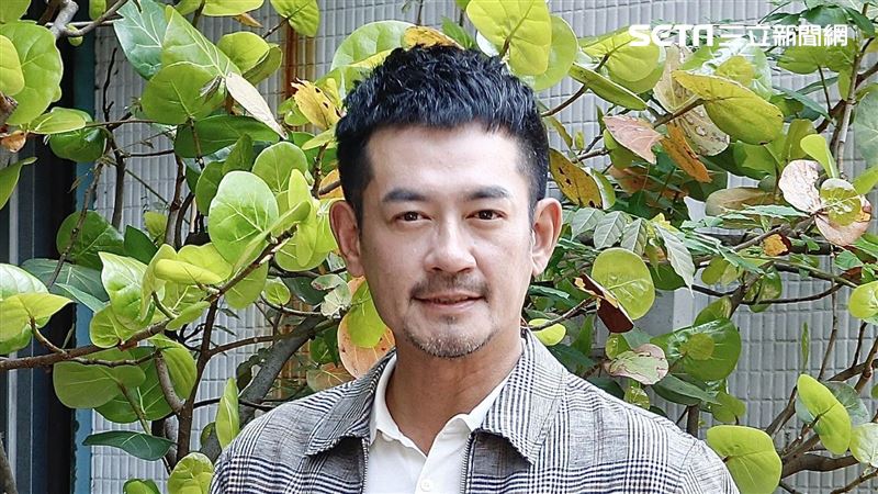柯叔元辣吻新歡猛揉臀！當街激情四射全被拍…兩人關係曝光 | 娛樂星聞