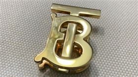 不論男女，對於自己的愛包、愛鞋都愛護有佳，便會交給洗包洗鞋店保養，不過一名女子將自己的名牌包拿去送洗，收到時卻是滿身刮痕甚至變色，讓這名女子氣炸便怒PO網洩憤，貼文發出後，引發網友熱議。（圖／翻攝自爆料公社）