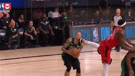 NBA／暴龍西亞肯「飛踢」對手下巴
NBA,季後賽,多倫多暴龍,Pascal Siakam,飛踢
翻攝自推特