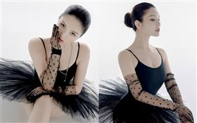 有「中國第一美胸」稱號的徐冬冬/角色扮演/黑寡婦/黑天鵝。翻攝徐冬冬微博