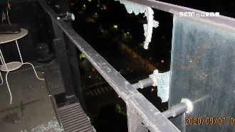 三峽大樓玻璃碎裂　天降玻璃雨險傷人