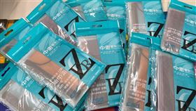 全聯107家門市開賣中衛口罩，一間店限額6到12包，開賣馬上被秒殺。（圖／記者馮珮汶攝）