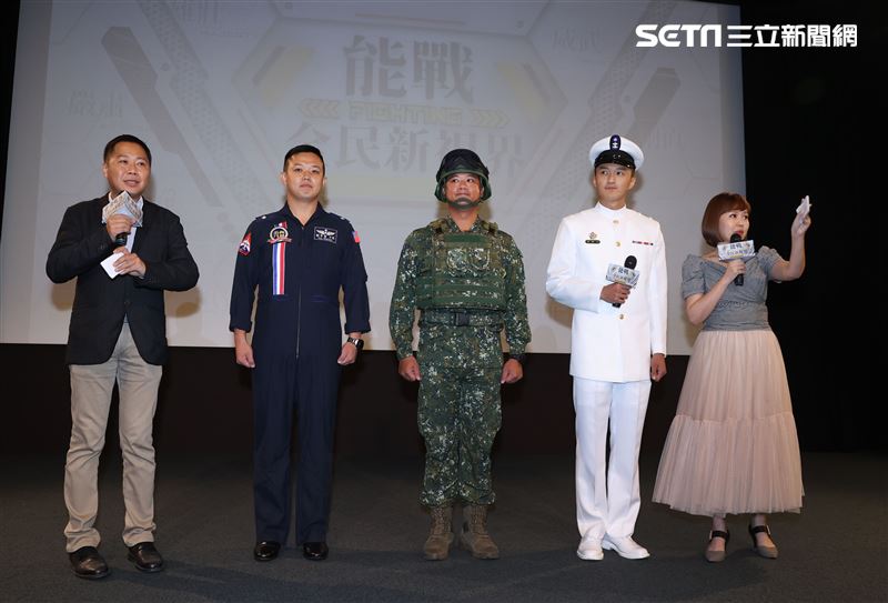 三立電視與國防部製播的「能戰！全民新世界」軍事旗艦節目首播記者會主持人楊鎮全、廖芳潔。（記者邱榮吉/攝影）