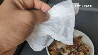 控吃衛生紙留負評　業者：客自己夾的