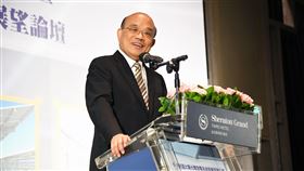 行政院長蘇貞昌8日出席中華民國太陽光電發電系統商業同業公會第四屆第二次會員大會。（圖／行政院提供）