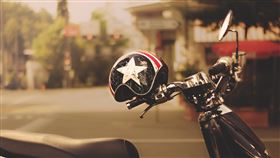 安全帽(翻攝自 Pixabay)