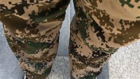 男穿迷彩褲去網紅書店！　保全「禁止工人進入」急擋：幹活的(圖/翻攝自微博)