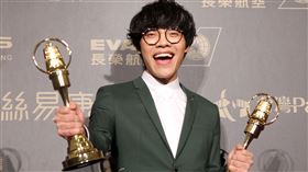 盧廣仲獲得新進演員及男主角獎兩個獎項，這也是金鐘獎有史以來首度有人連拿新進演員及男主角獎兩個獎項。（記者邱榮吉/攝影）