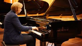 捷克鋼琴製造商佩卓夫（Petrof）以嚴格的手工製造而聞名（圖／翻攝自facebook.com/petrofpianos）