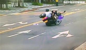 婦橫過馬路被撞飛　躺地罵重機騎太快