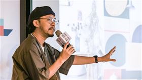 ▲方序中設計師分享創作，享受設計的過程。（圖／財團法人新北市文化基金會提供）