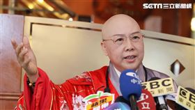 恆述法師召開記者會說明欠高利貸3千多萬的債務事宜。（記者邱榮吉/攝影）