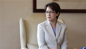 開放美豬牛  蕭美琴：台灣希望與國際接軌駐美代表蕭美琴1日與媒體茶敘表示，處理與美國貿易最棘手的問題，能向國際宣示台灣有能力面對與國際接軌的挑戰，未來和各國洽談進一步經貿合作時，各國對台灣整體國家信任度與接軌國際能力會更有信心。中央社記者徐薇婷華盛頓攝  109年9月2日