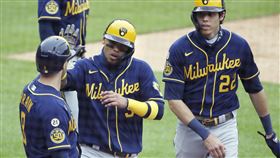 ▲釀酒人單場13支長打寫隊史紀錄。（圖／美聯社／達志影像）