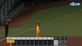 王威晨跳接守備結束比賽。（圖／翻攝自CPBL TV）
