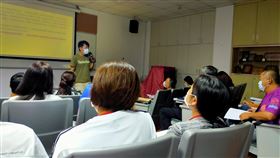 好客民宿遴選輔導訓練金門場登場（2）109年好客民宿遴選初階輔導訓練課程金門場次9日在金門縣文化局登場，盼藉活動協助民宿業者秉持親切、友善、乾淨、衛生、安心和素養6大精神，樹立民宿業者品牌形象並響應管理行銷能力。（業者提供）中央社記者黃慧敏傳真　109年9月9日