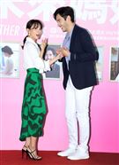 李至正、張寗出席三立週五華劇「未來媽媽」記者會。（記者邱榮吉/攝影）