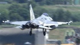  ▲共機連2天囂張擾台，我空軍軍機緊急掛彈升空，並以廣播告警驅離。（圖／軍事迷提供）