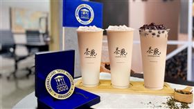「茶聚」沐嵐完熟奶茶，摘星國際食品界米其林iTQi殊榮揚威國際。（圖／茶聚提供）