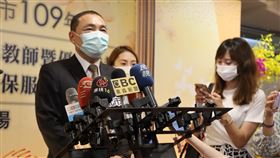 侯友宜：軌道建設蓬勃期  盼中央補助到位新北市長侯友宜（左）10日接受媒體聯訪表示，這幾年是新北市軌道建設蓬勃發展期，盼望中央適度調整預算分配並補助到位，讓城市發展能飛躍起來。中央社記者黃旭昇新北攝  109年9月10日