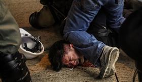 中央社攝影記者吳家昇，以「香港反送中運動」系列照片，榮獲新聞類金獎及2項榮譽獎，繼莫斯科國際攝影獎金獎殊榮後再獲肯定。（中央社檔案照片）