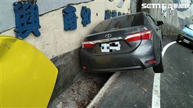 苗栗三義苗48線車禍　2人受困1人無生命跡象