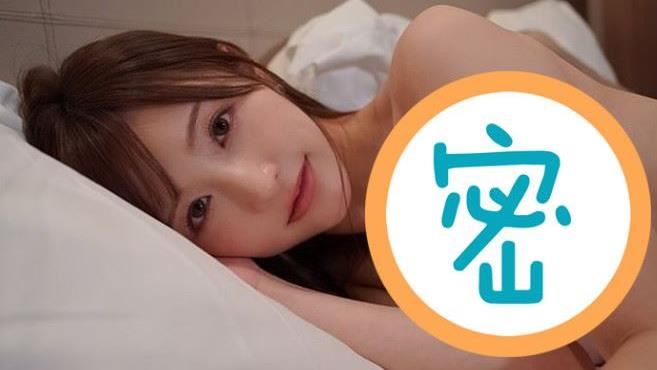 天使萌自曝火辣床照　上半身竟沒穿