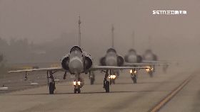 (獨)戰機輪胎耗1800