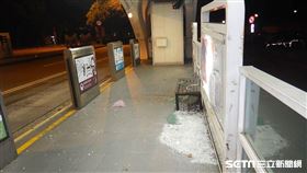 台中男疲勞駕駛撞公車站／翻攝畫面