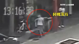 女子西門町燒娃娃　辯：有人叫我放火