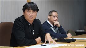 祕書長馮勝賢和會長吳志揚進行說明。（圖／記者王怡翔攝影）