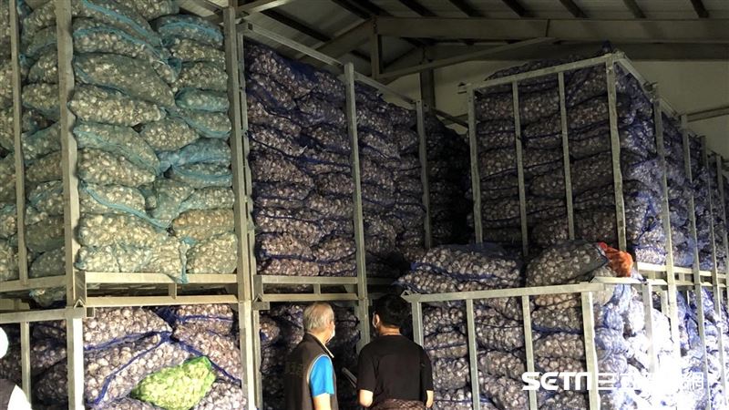 蒜飆天價人為？他囤150公噸被查到