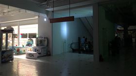 花蓮新天堂樂園停電花蓮12日中午又傳出停電、跳電狀況，吉安鄉新天堂樂園停電約3分鐘。台電回應，因特高壓線路遭電擊，引起區域性電壓瞬間降低，目前供電正常。（民眾提供）中央社記者張祈傳真　109年9月12日