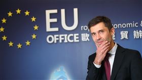 高哲夫：台灣與歐洲有許多共享價值主動爭取來台的新任歐盟駐台代表高哲夫（Filip Grzegorzewski）表示，民主、自由、人權、開放在歐洲都是很顯著的價值，他發現，在台灣亦是如此，台灣與歐洲有許多共享價值，「這讓我覺得好像在家一樣」。中央社記者王騰毅攝　108年12月1日