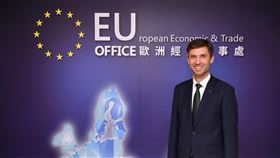 歐盟代表：台灣能在歐洲新經濟扮演重要角色歐盟投資論壇22日將首度在台灣登場。歐盟駐台代表高哲夫說，在後疫情全球供應鏈重整的時代，與歐盟理念相近的台灣能在歐洲新經濟扮演重要角色。中央社記者王飛華攝　109年9月12日