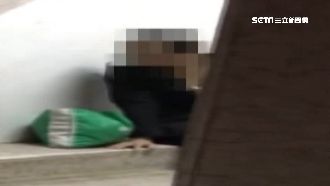 西裝男闖運動場行竊　當場遭跑友壓制