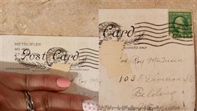 收到1920年明信片！內容超完整…她見郵戳：寄100年▲。（圖／翻攝自Brittany Keech Facebook）