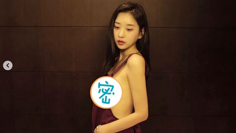 童顏巨乳全裸側漏　圍裙炸大胸網噴了