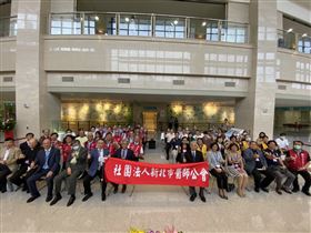 ▲新北市長侯友宜12日出席新北市醫師公會慈善公益義賣會。（圖／新北市醫師公會提供）