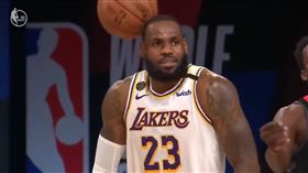 NBA／大膽！球K詹皇頭…他秒道歉
NBA,季後賽,洛杉磯湖人,LeBron James,休士頓火箭,Austin Rivers
翻攝自YouTube