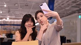 郭雪芙,斜槓,面癱女,工作,快遞員。圖／八大電視提供