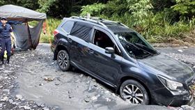 武界露營被水沖走／翻攝畫面